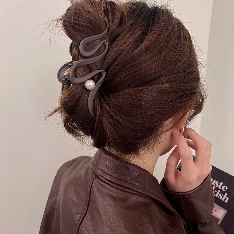 Женская заколка-краб для волос в холодном стиле 2024: Нишевый дизайн, большой аксессуар для высокой прически