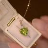 Оригинальный дизайнерский маленький свежий кулон в форме сердца с драгоценным камнем оливково-зеленого цвета Изысканный сверкающий освежающий кулон для пары Ювелирные изделия Подарки