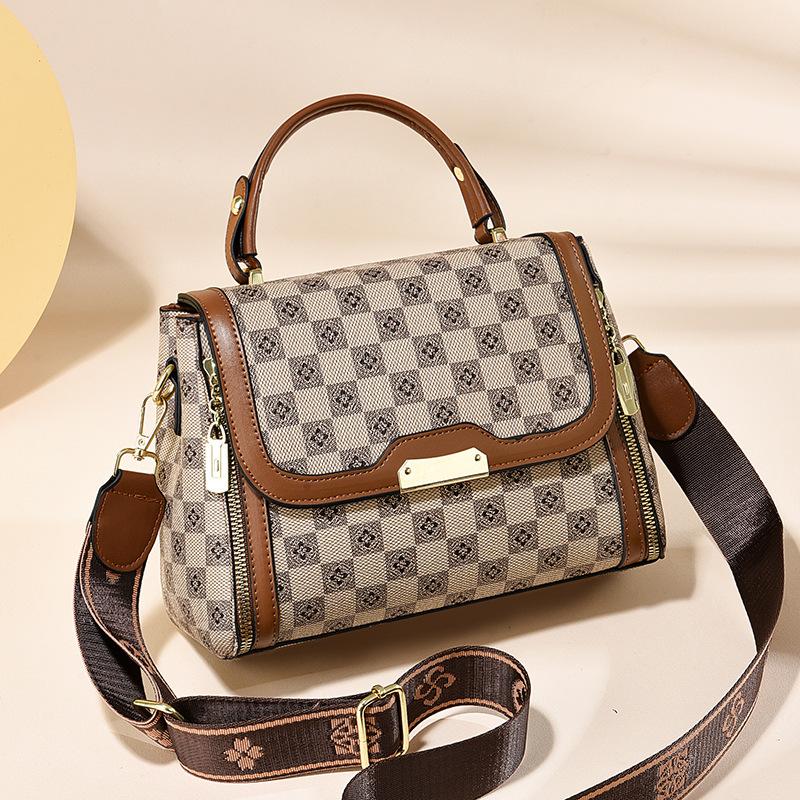 Women's handbag shoulder messenger bag 2026 fashion bag atmospheric mother bag large capacity simple brand versatile