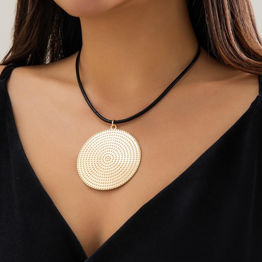 Простота ожерелье с металлической нитью Темпераментное ожерелье Новый большой круглый кулон в маске с воротником
