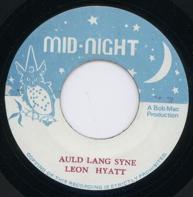 7-дюймовая пластинка LEON HYATT - Auld Lang Syne NONE Mid-Night 1975 Ямайка Регги, Ска и Даб Б/у