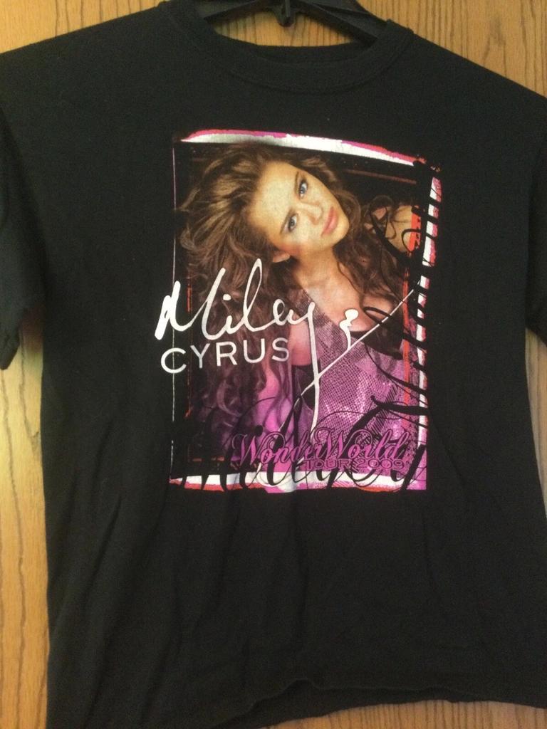 Miley Cyrus - “Wonderful World “ Tour 2009 - Black Shirt - Ladies - L Gildan