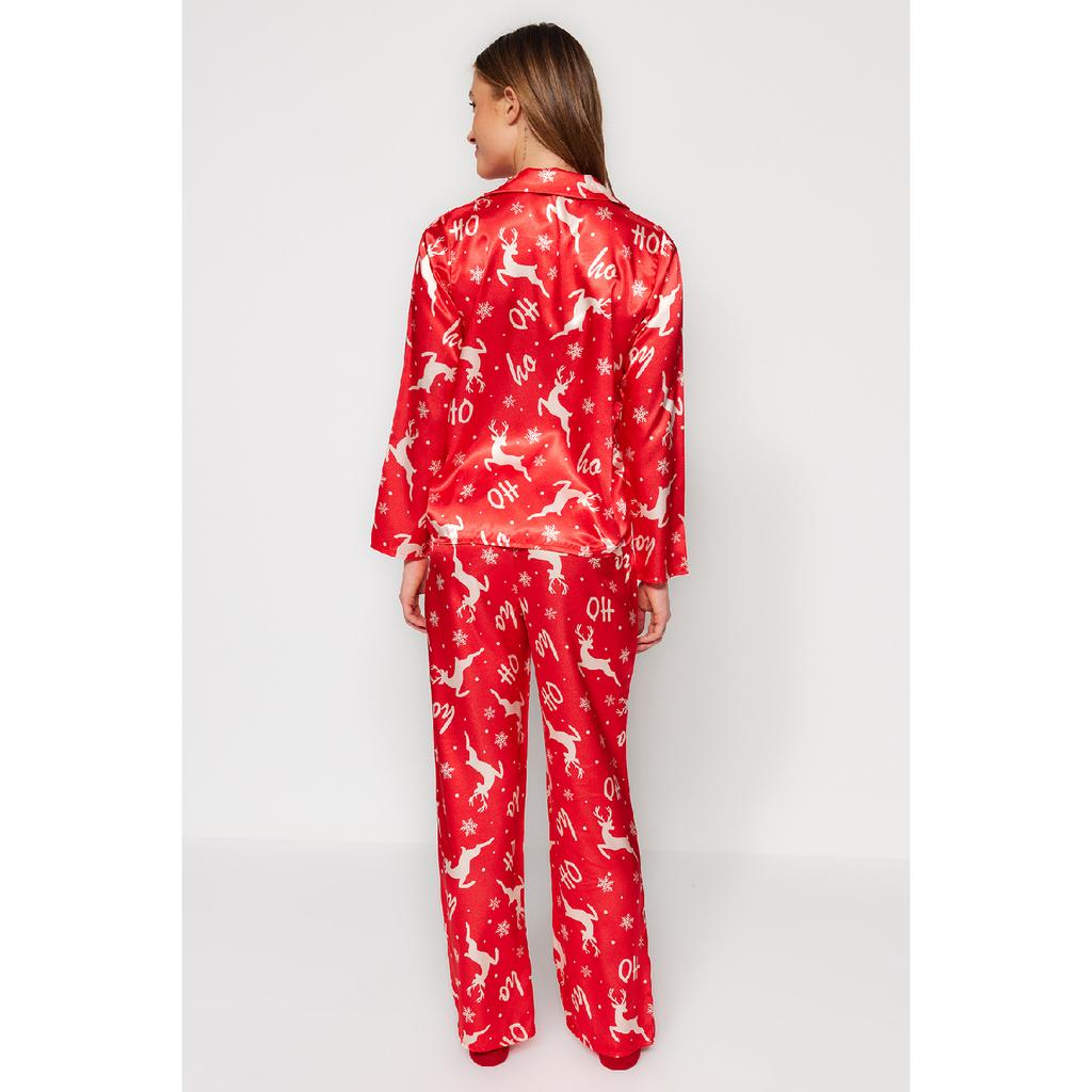 Темно-сине-разноцветный атласный пижамный комплект с новогодней тематикой Thmaw24pt00037