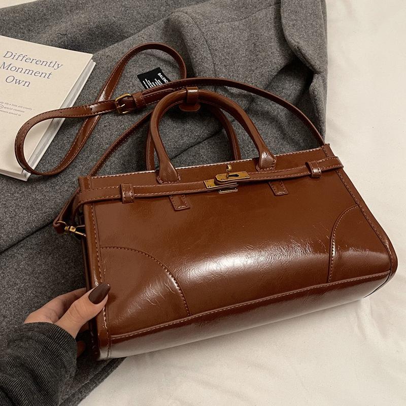 Сумка большой вместимости женская осенне-зимняя универсальная 2025 новая простая на плечо, через плечо, портативная для поездок, сумка-тоут для мамы и ребенка