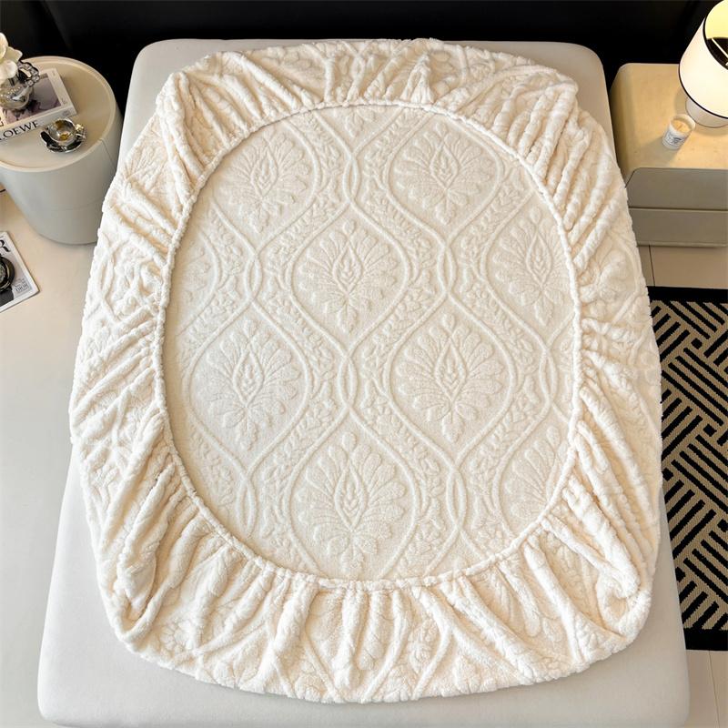 3PC Bedding Set Bedcloth Warm Winter Bed Cover 3D Embossed Velvet Mattress Cover Tafferta Bedsheet Winter Warm Fitted Sheet Mattress Protector