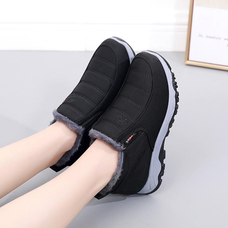 Зимние старые пекинские тканевые туфли женские среднего и пожилого возраста, бархатные утолщенные спортивные туфли на плоской подошве, нескользящие туфли для мамы, теплые зимние сапоги
