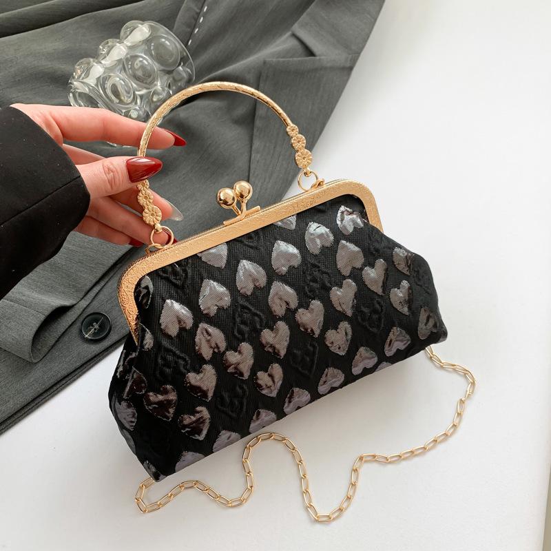 2025 New Fashionable Solid Color Love Chain Casual Simple Commuting Large Capacity Shoulder Bag Messenger Bag Handbag