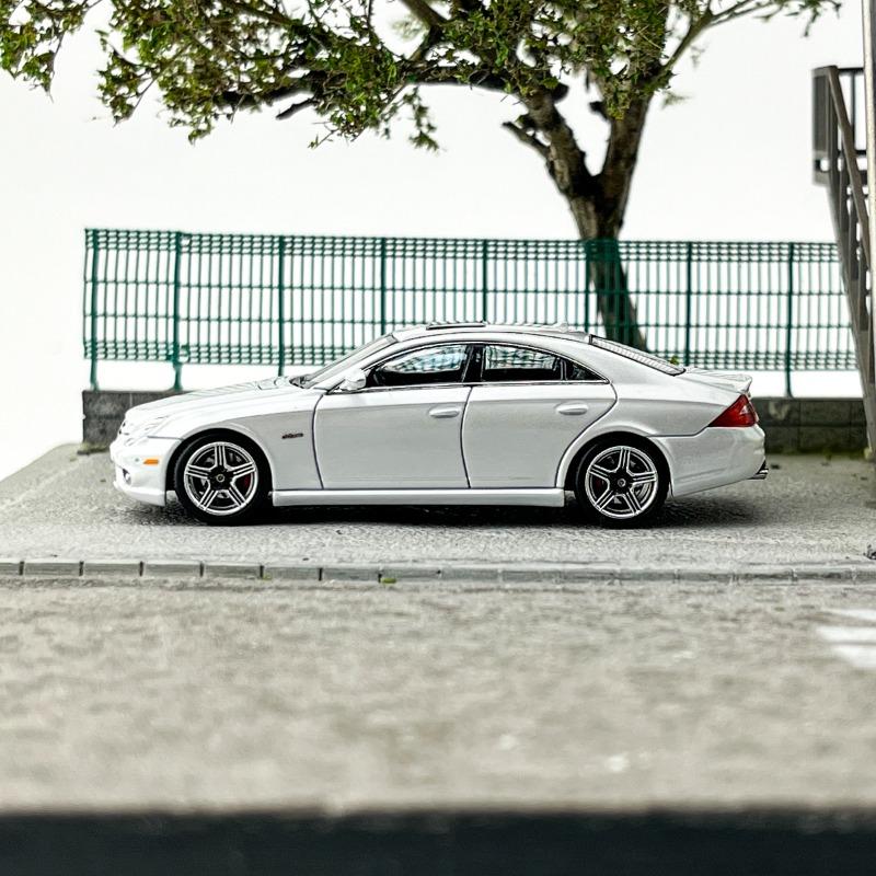 FH Diecast Масштаб 1/64 Mercedes Benz CLS 63 AMG 1 MK1 C219 Металлическая модель автомобиля Игрушки для мальчиков Подарок Коллекция и Декор