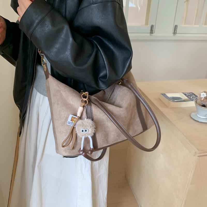 IELGY Ladies Messenger Bag Frosted Retro Large Capacity Casual One-Shoulder Underarm Commuter Pillow Bag