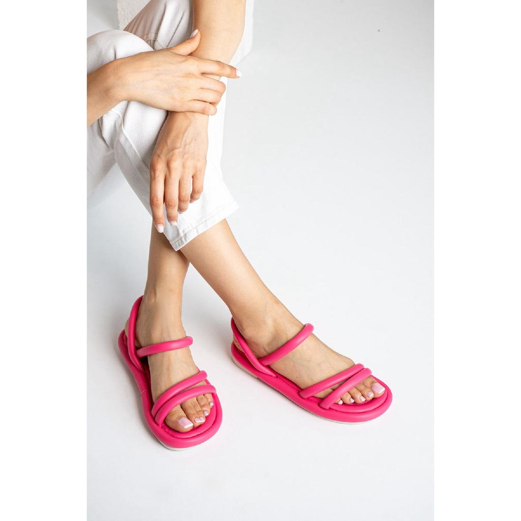 Белые женские сандалии с ремешками