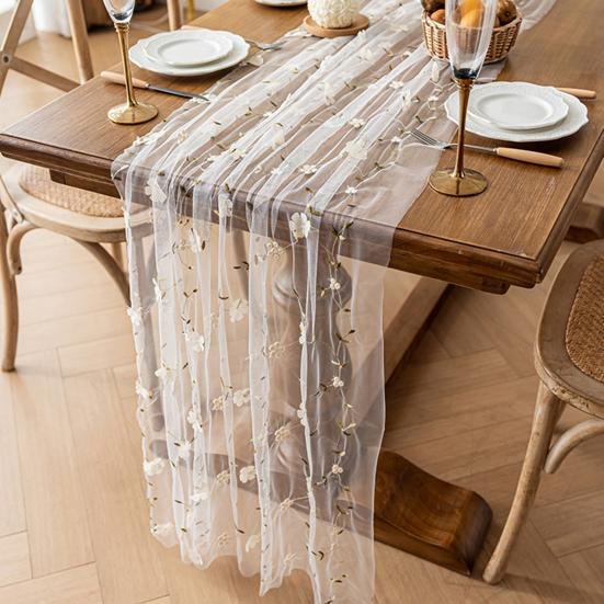 Вышитая скатерть-дорожка Вышитый цветок Тюлевая скатерть-дорожка Весна Лето