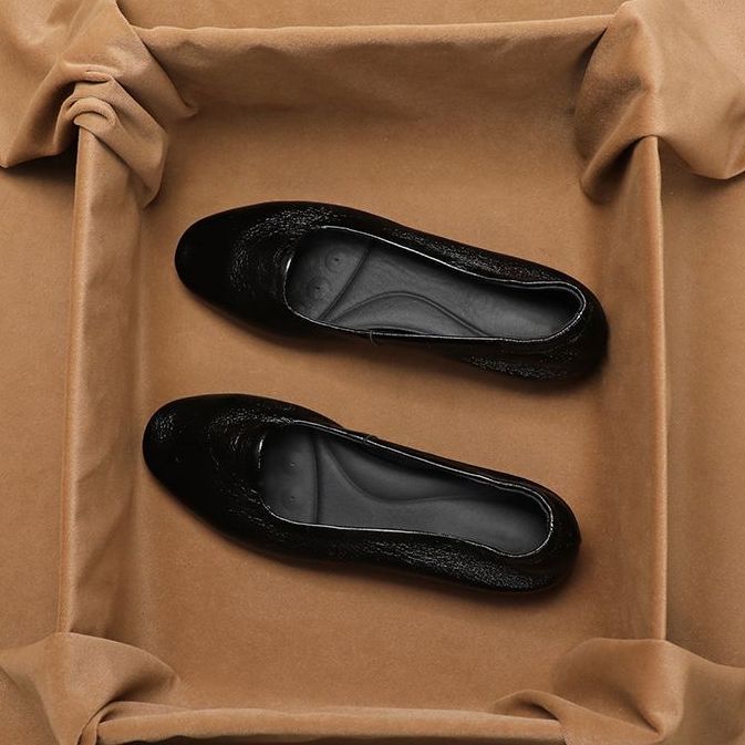 Супермягкие и красивые, не устают ноги 2025 французские одинарные туфли женские новые на плоской подошве туфли бабушки удобные мягкая подошва маленькие кожаные туфли