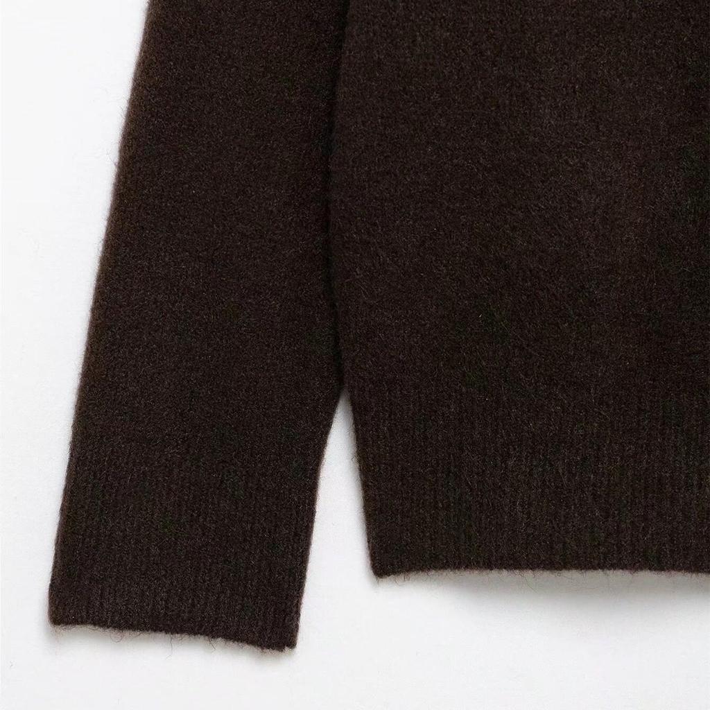 Весна 2025 Женский трикотаж с открытыми плечами и горловиной с подвернутым краем