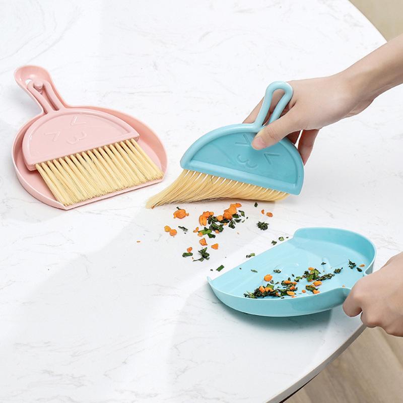 Smiley Face Desktop Mini Mini Broom Щетка для чистки клавиатуры с совком Маленький набор щеток для уборки беспорядка на компьютере