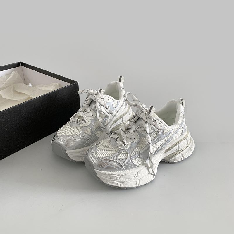 Белые ноги, маленькая толстая подошва, высокие туфли для папы, женская летняя обувь 2025 года, новая популярная легкая повседневная спортивная обувь