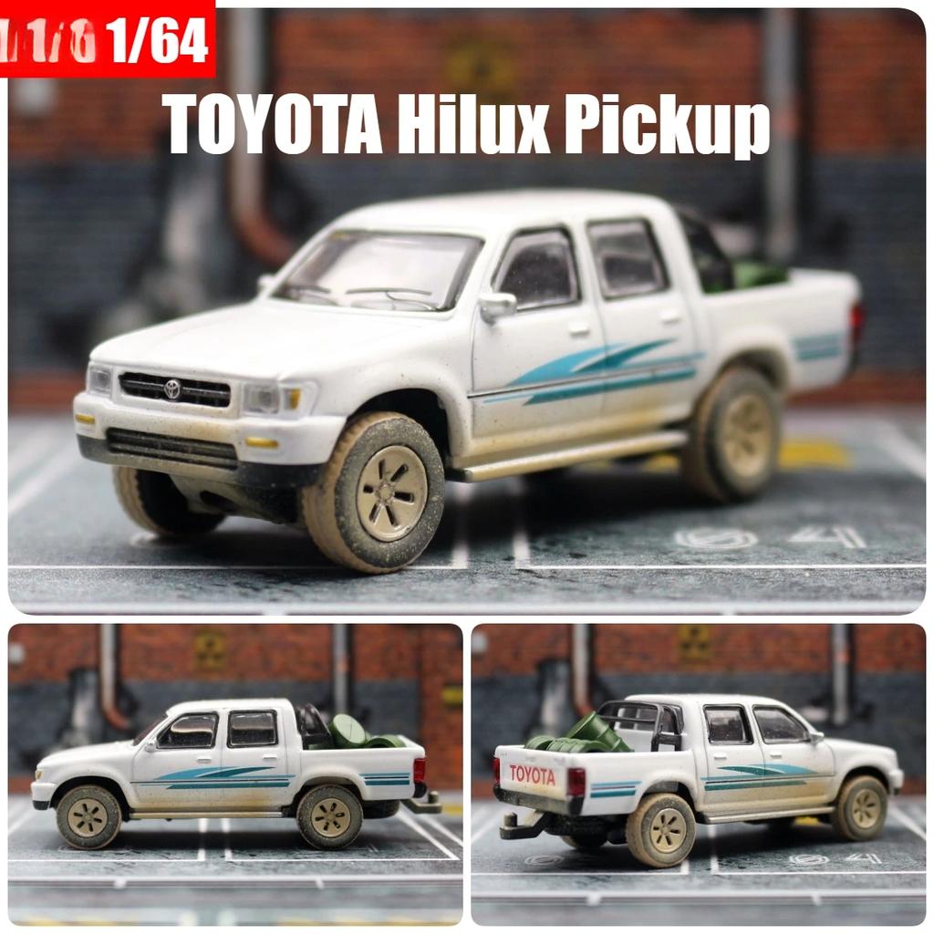 Масштаб 1/64 Игрушечный пикап TOYOTA Hilux Миниатюрная игрушечная машинка Транспортное средство Премиум Модель Свободные колеса Литой металлический сплав Коллекция Подарок