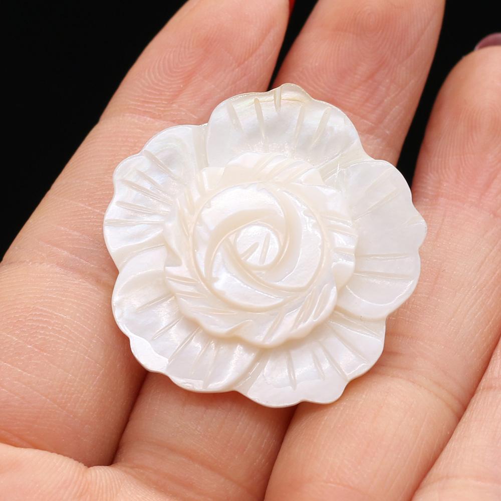 Natural Flower Shape Shell Pendant Mother of Pearl Shells Charms for Jewelry Making DIY Men Women Necklace Accessories Handmade Crafts