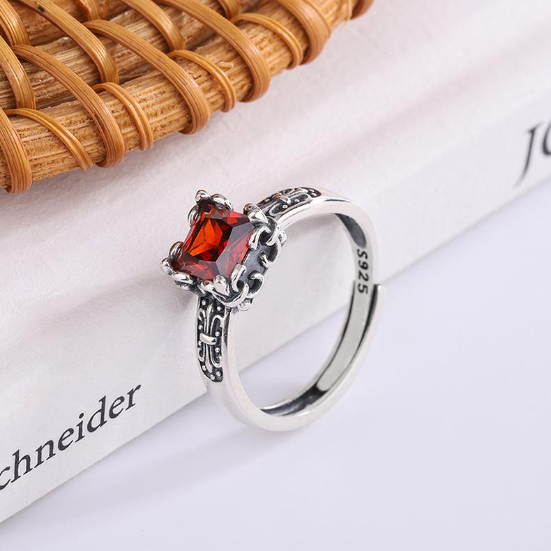 Женское кольцо из стерлингового серебра 925 пробы, квадратное открытое кольцо в стиле ретро, легкий роскошный нишевый дизайн, модная индивидуальность, ощущение ретро, полное кольцо