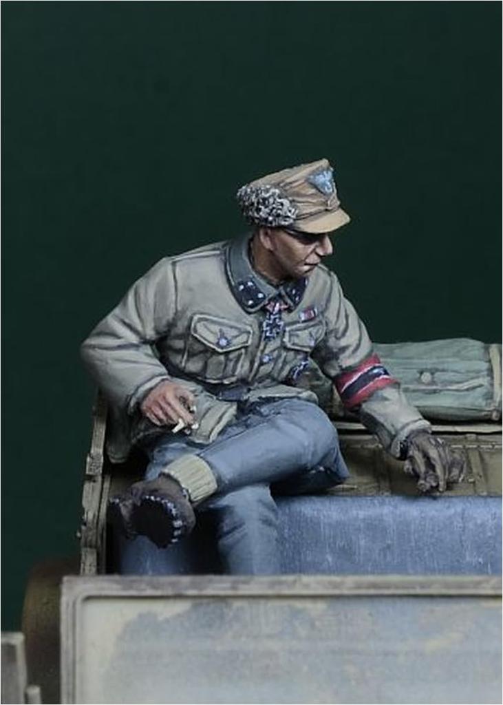 Miniatures German Volkssturm Commander Resin Kit DD35230 D-Day 1/35 1944-1945