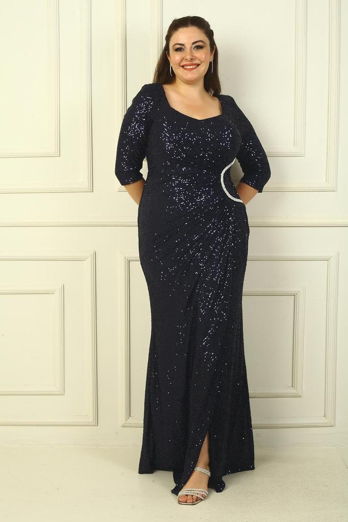 Длинное платье больших размеров с рукавами три четверти, драпировкой спереди и блестками