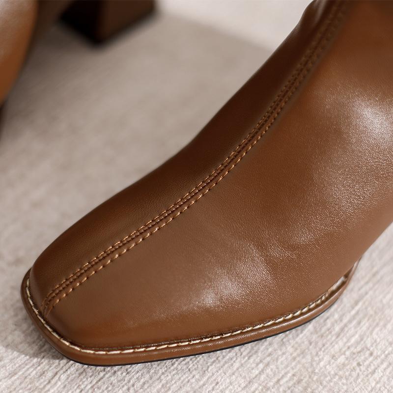 Коричневые массивные французские короткие ботинки для женщин, чтобы выглядеть стройнее. Новые бежевые ботильоны с квадратным носком и средней высоты каблуком C1349