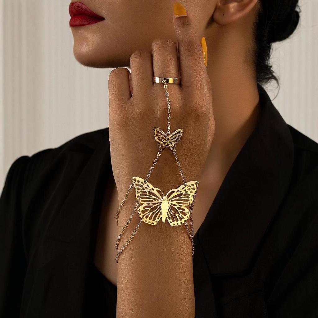 Retro Baroque Style Butterfly Ring Bracelet: European & American Inspired Women's Accessory