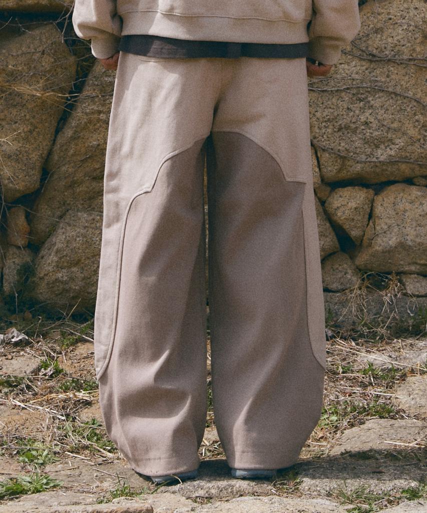 ROYALBLOOD Unyu Oriental Cut Sweatpants (Sand)