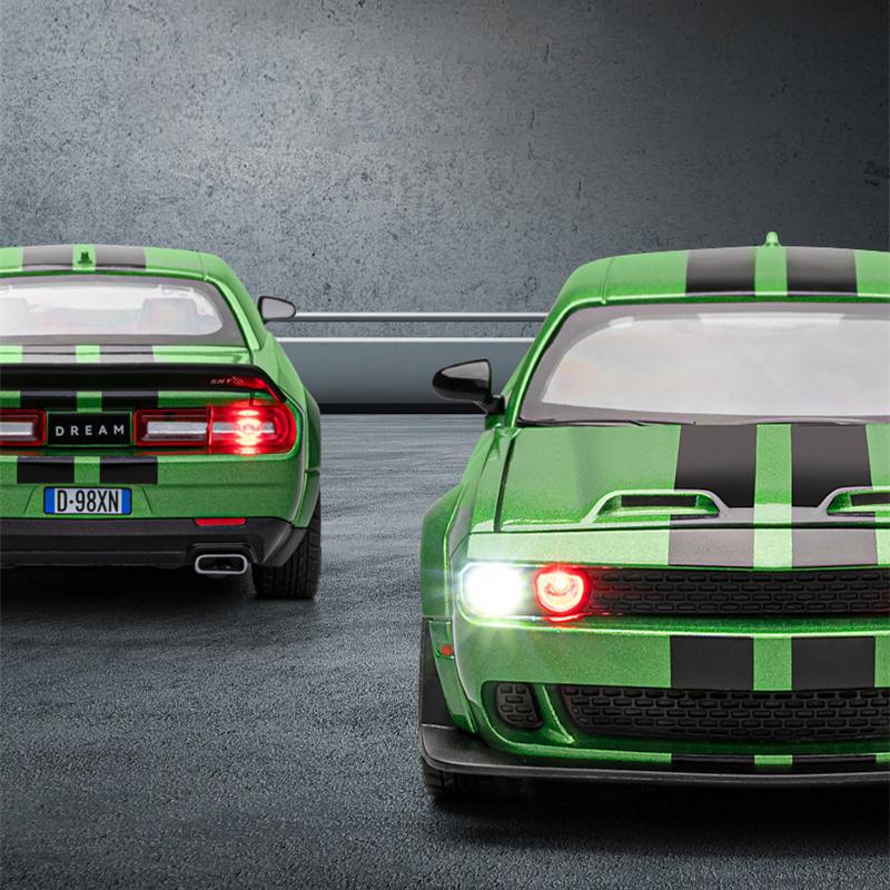 1/22 Dodge Challenger SRT Hellcat Alloy Musle Car Модель литой металлической спортивной машины Модель автомобиля Звук Свет Детская игрушка в подарок
