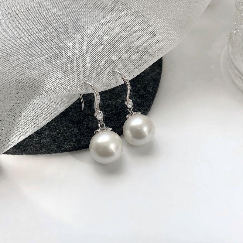Pearl Earrings Elegant French Retro Earrings Suitable for New Year's Earrings for Women
