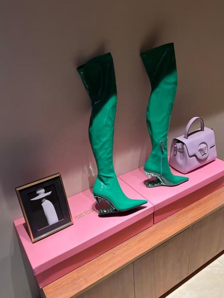 Мода 2025 Новые ботинки выше колена на каблуке необычной формы, дизайн «тигриные зубы», с острым носком, из суперволокна, на высоком каблуке, европейско-американский стиль, 43 размер, женская обувь