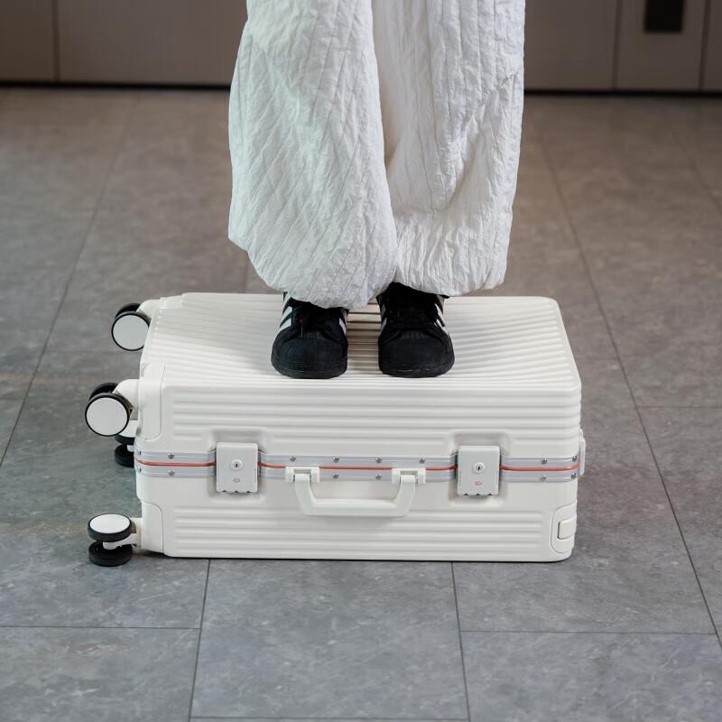 TJ Harren TJ2007 Aluminum Frame Carry-on Spinner Suitcase