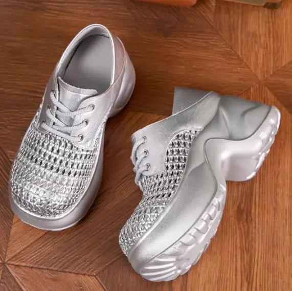 Мода 9СМ Плетение Лаковая Синтетическая Микрофибра Кожа Мода Женские Сандалии Массивные Кроссовки Полые Блестящие Вулканизированные Платформа Клинья Обувь