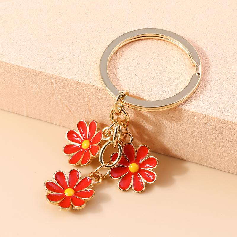 Cute Enamel Daisy Keychain Flower Key Ring Pendants for Women Girls Handbag Decor DIY Handmade Jewelry Gifts