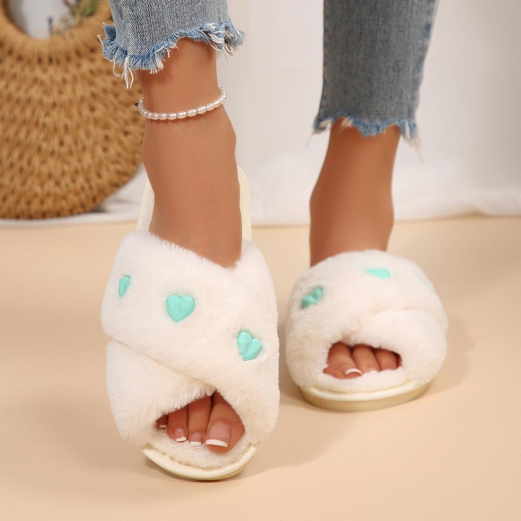 Модные милые шлепанцы из искусственного меха с украшением в виде сердечка для женщин 2025 Зима Меховые домашние тапочки с перекрестными ремешками Теплые короткие плюшевые Нескользящие тапочки