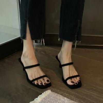 Внешние тапочки женские летние высокого качества черные с тонким ремешком квадратный носок с открытым носком тонкий каблук босоножки на высоком каблуке с юбкой