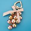 Блестящий сплошной цвет виноградной бусины подвесной брелок с кольцом для ключей в форме сердца