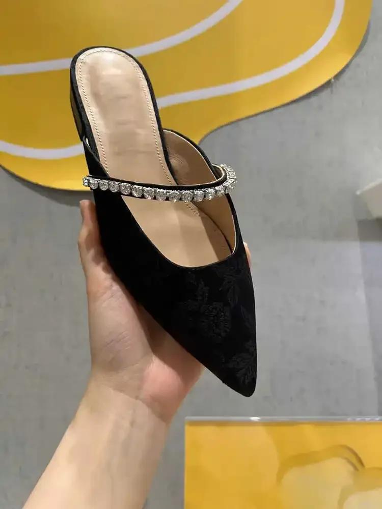 Мода 2024 года, высококачественные женские туфли с закрытым носком, женские тапочки, модные тапочки с кристаллами, женские сексуальные тапочки с острым носком для женщин