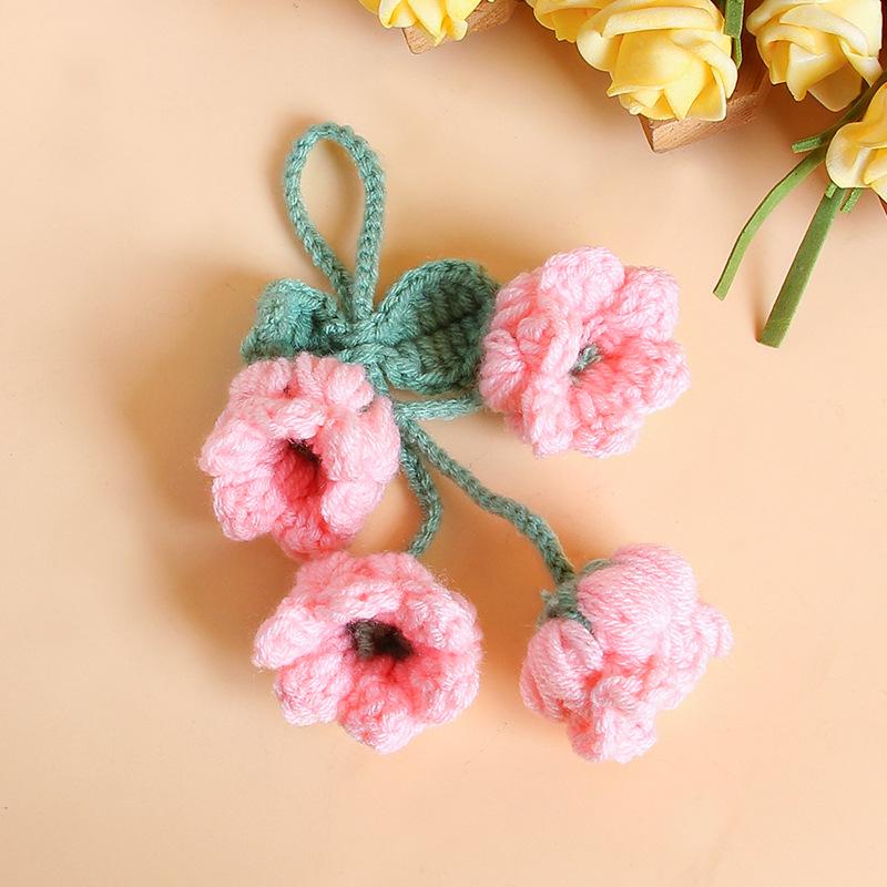 Шерстяной брелок-подвеска «Ландыш» с сухоцветами – Девичий брелок в виде сердца в подарок