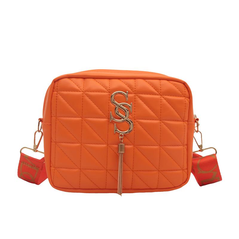 Ромбовидная вышитая нитью простая и модная женская сумка через плечо 2024 года, новая маленькая свежая сумка через плечо в иностранном стиле, модный тренд, маленькая квадратная сумка