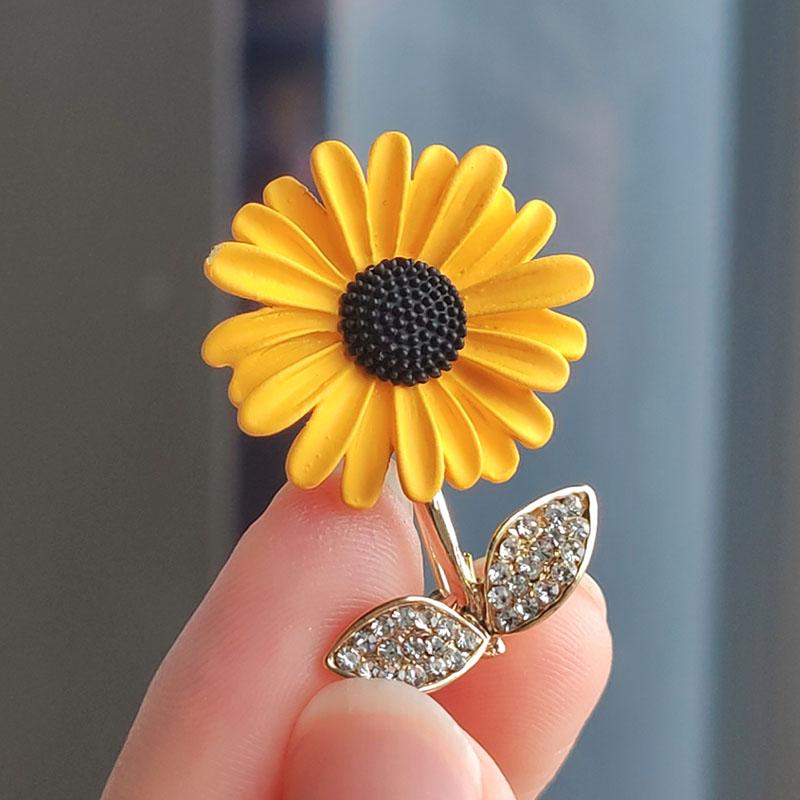 Cute Sunflower Sweater Brooches High-Grade Flower Coat Pin Accessories Women's Suit Corsage Neckline Jewelry Ornament