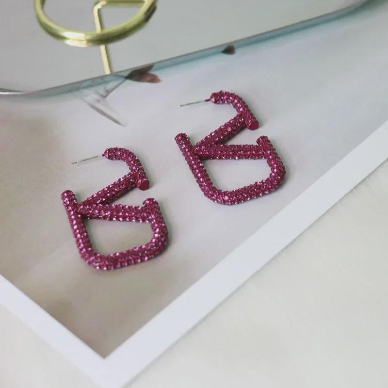 Роскошные серьги с бриллиантами в форме буквы V: Модный, стильный и милый индивидуальный дизайн