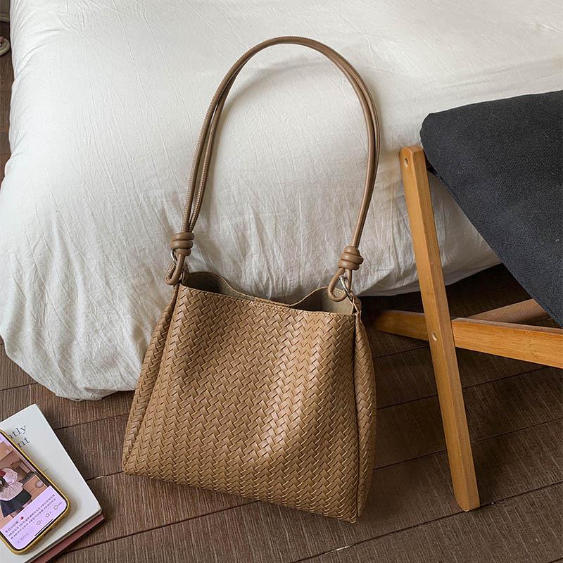 Сумки Женские сумки-тоут Большая вместимость мессенджер 2025 Новые ретро универсальные сумки через плечо Популярные сумки-ведра в этом году