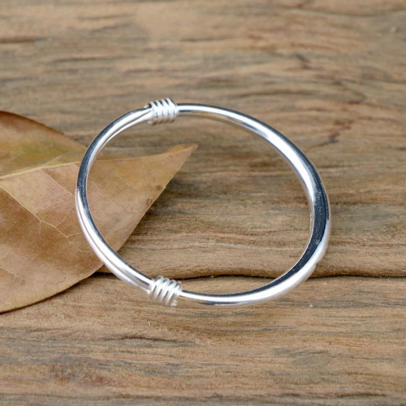 Plated twisted baby push-pull bracelet, solid smooth surface, children's wire-wrapped bracelet, gift item, direct sale