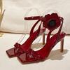 Летняя мода Винно-красные лакированные кожаные сандалии с ремешком на щиколотке и цветами Женские с квадратным носком Гладиаторские на высоком каблуке Туфли для вечеринки