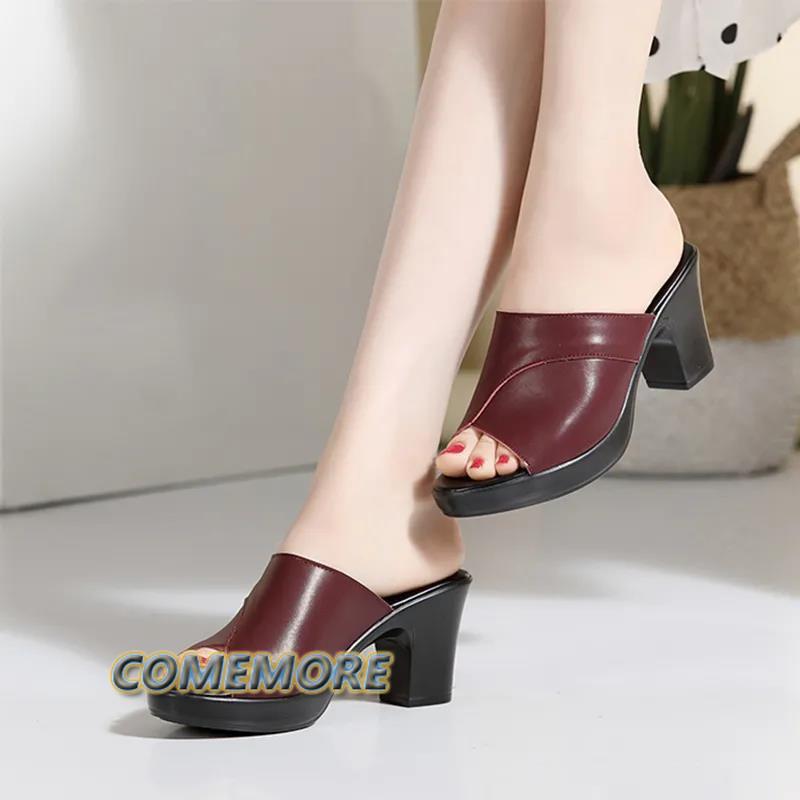 Модные туфли на высоком каблуке, шлепанцы для женщин, лето 2024, новый стиль, толстый каблук, мягкая кожа, противоскользящие шлепанцы с открытым носком, женская элегантная платформа