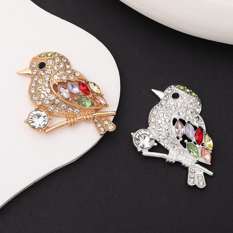 2 Styles Luxury Rhinestone Magpie Brooch Pins for Women Girls Female Crystal Brooches Cute Anti Slip Suit Collar Badges Jewelry Girls