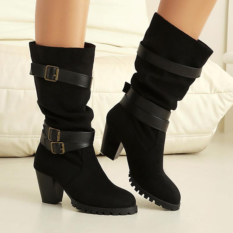 Большой размер, мягкая ПУ-обертка, три ряда пряжек для женских ботинок до середины голени, зауженный толстый каблук, флоковый материал для ботинок до икры