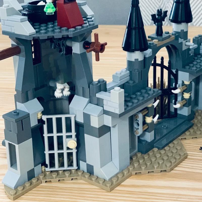 940 шт. MOC 9468 Замок вампира Строительные блоки Монстр-тележка Игрушка Мальчик Хэллоуин Подарочный набор DIY