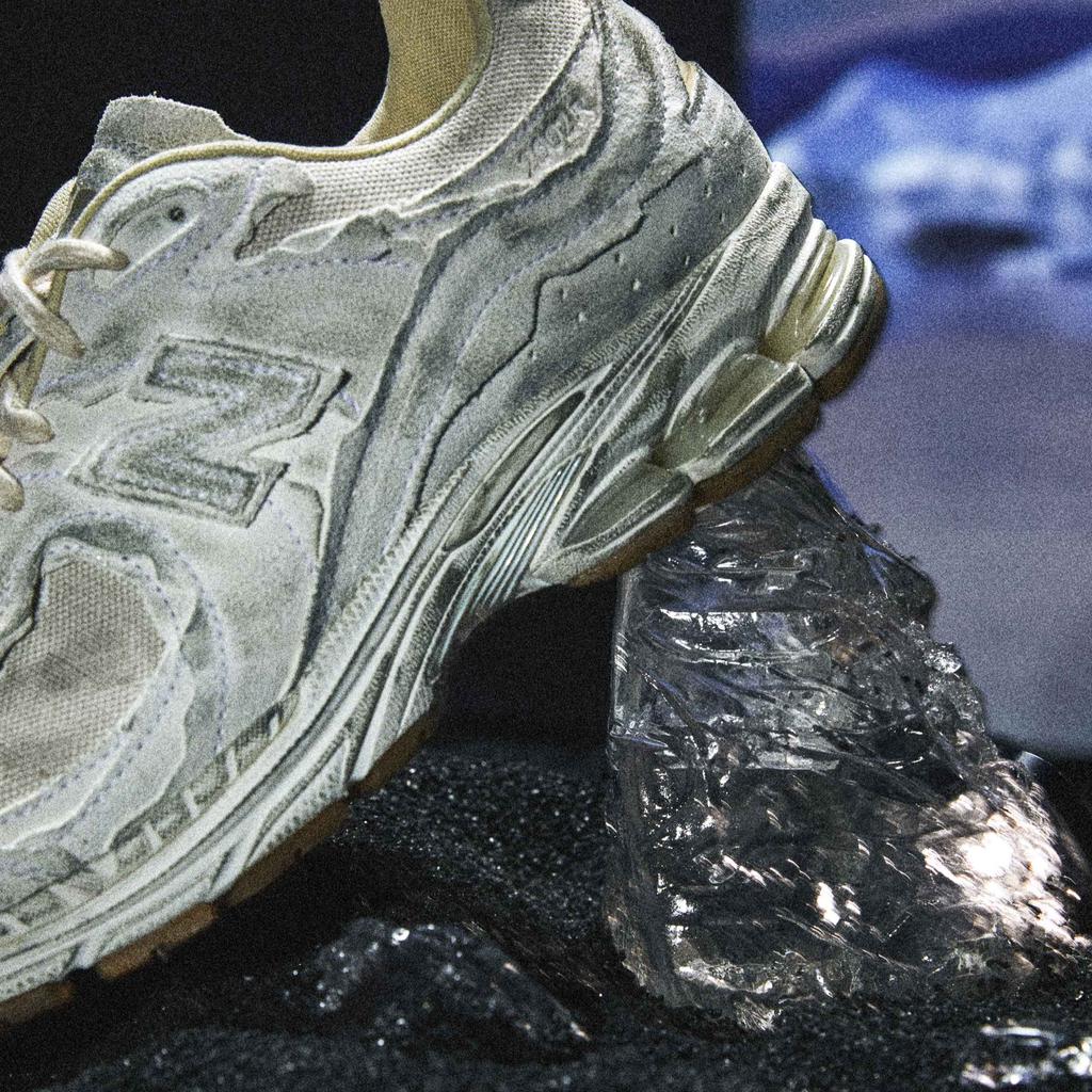 New Balance 2002R Protection Pack - Distressed Unisex Sneakers White Sea-Salt Vintage-Orange M2002RDG