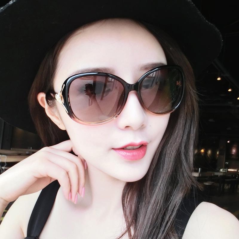 Женские Новые Модные Солнцезащитные Очки с Меняющим Цвет Головой Лисы 8842 - Крупная Оправа